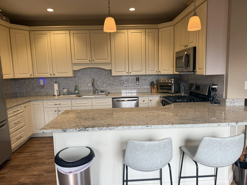 6 Main St Ext, Downtown