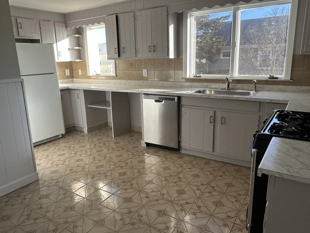 21-21a Carney St, Medford