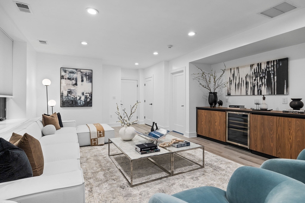 706 Saw Mill Brook Pkwy, Newton Center