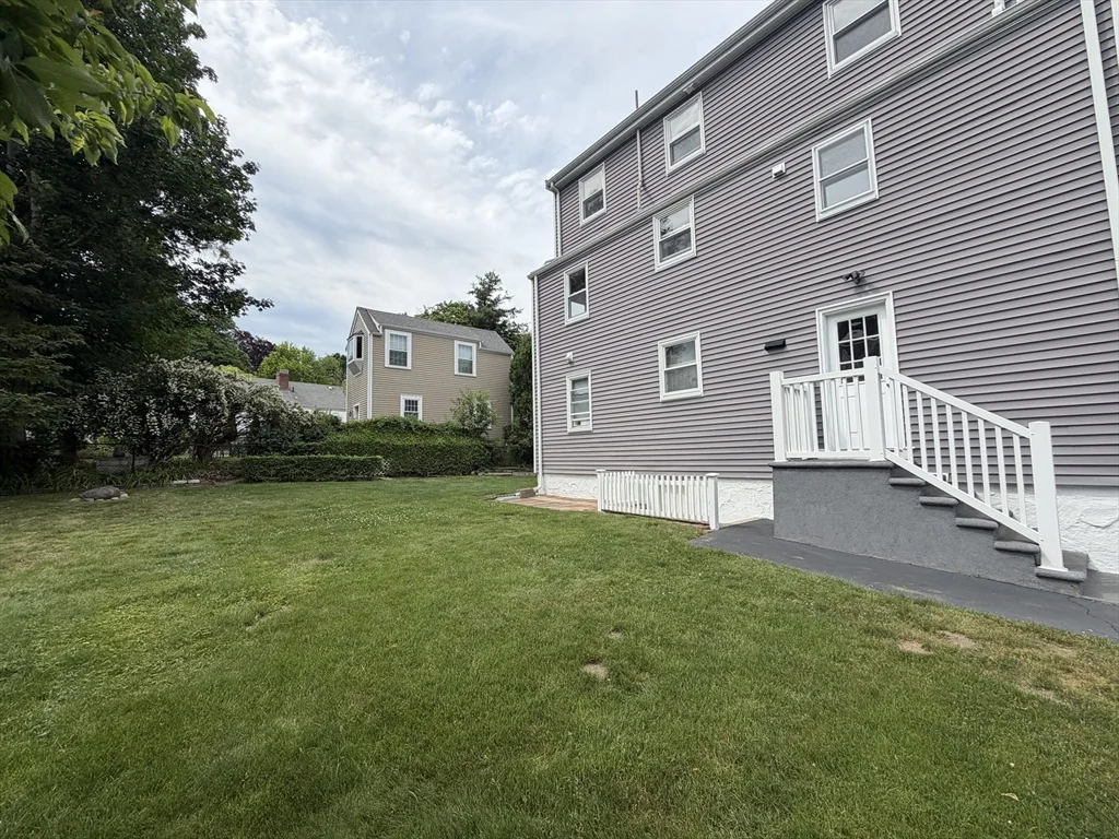 17 Hatfield Rd, West Newton