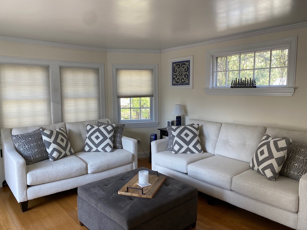 22 Cleveland Rd, Wellesley Hills