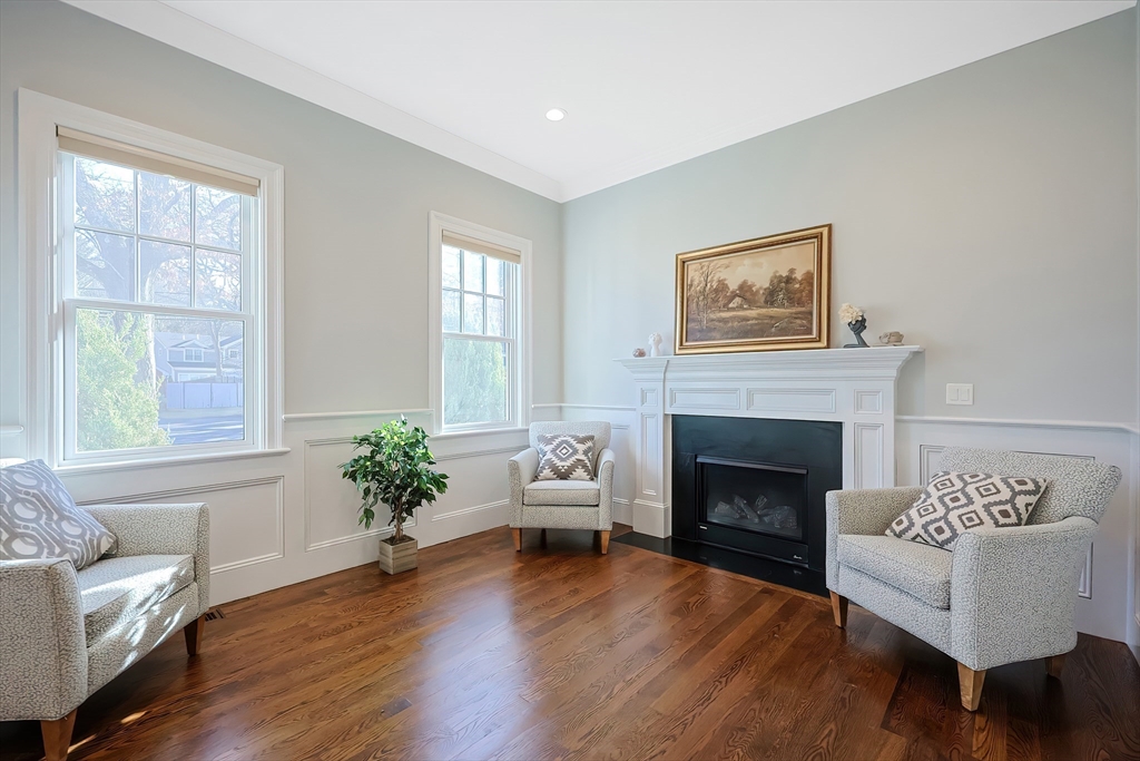 7 Marshall Rd, Wellesley