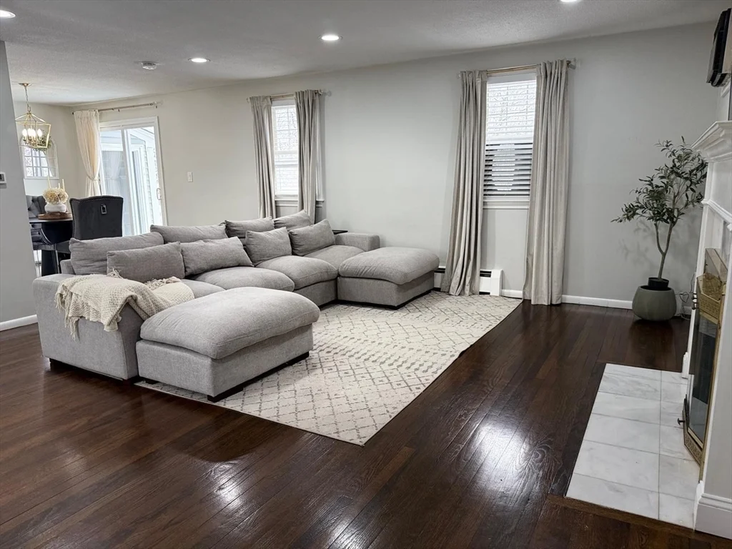 14 Pere Marquette St, Lawrence