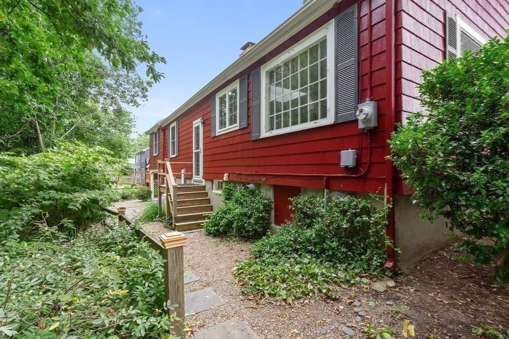 9 Brimblecomb, Marblehead