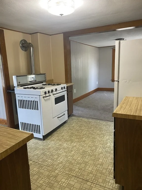 21 Plainfield Ave, Shrewsbury