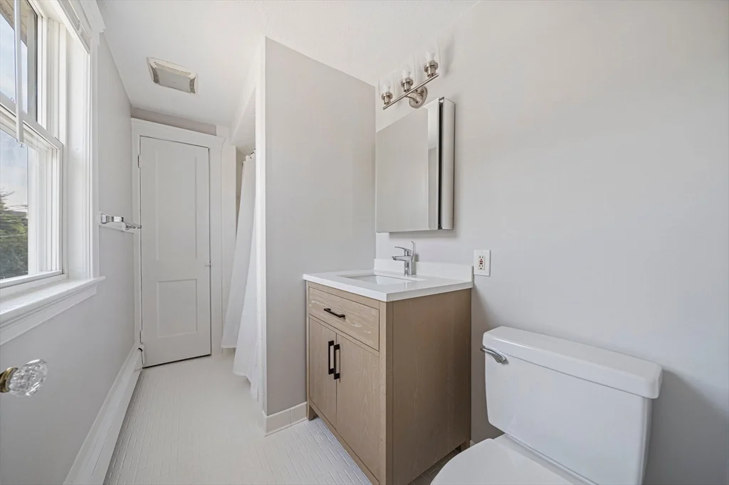 14 Hartwell St, Waltham