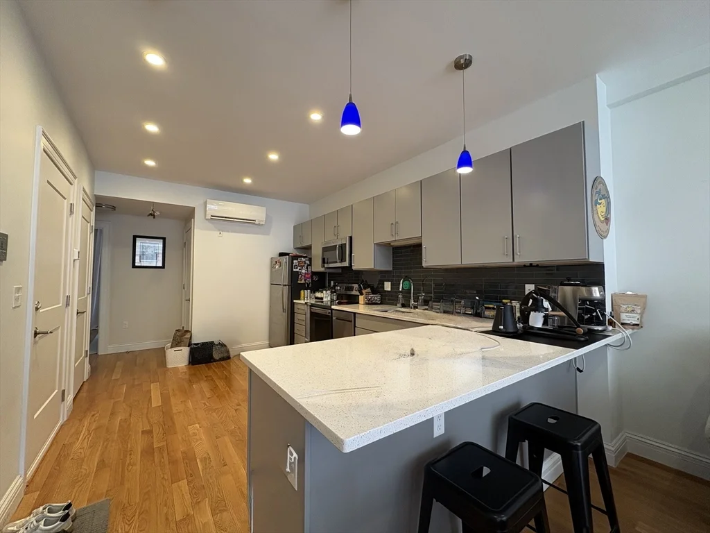 175 Newbury St, Back Bay