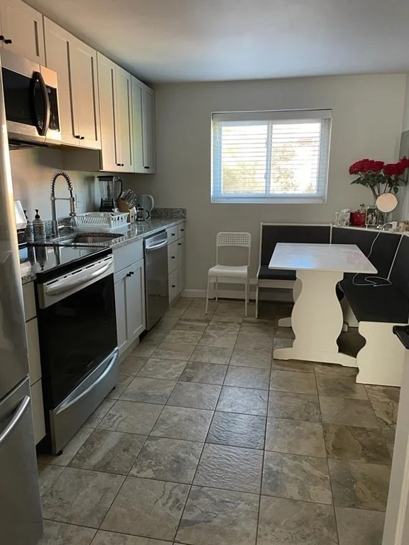 34 Bryon Rd, Chestnut Hill