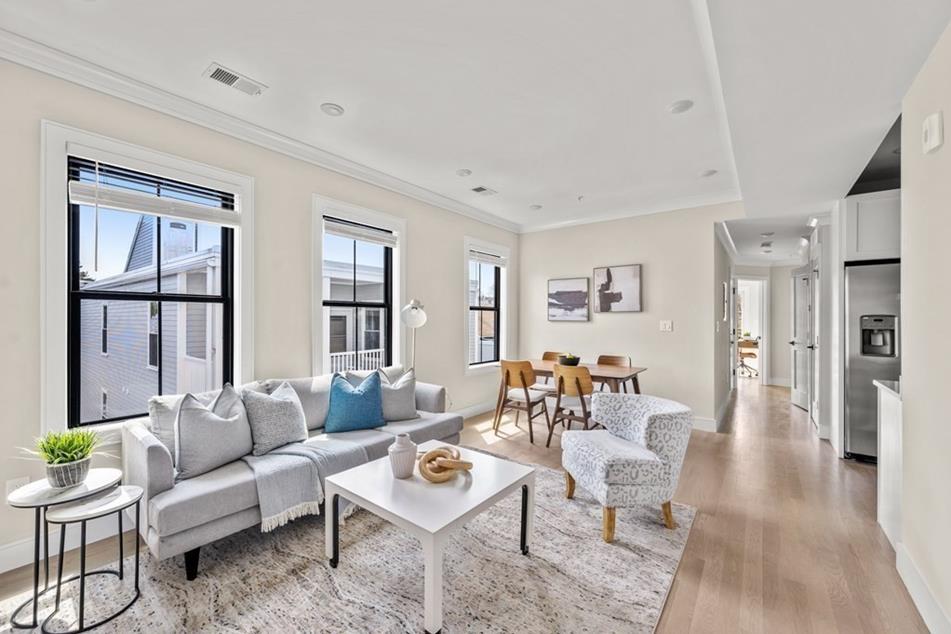 303 Maverick St, East Boston