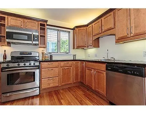 67 Fairfax St, West Somerville