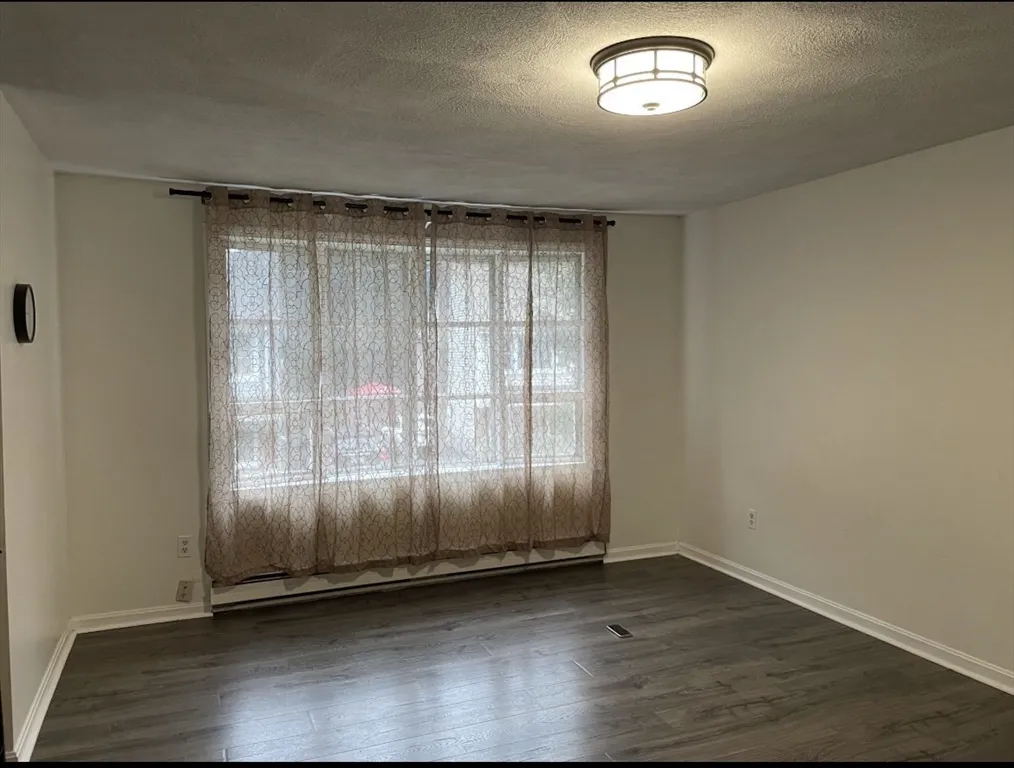 9 Grove Ter, West Roxbury