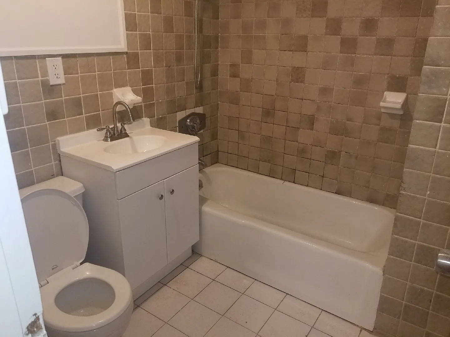 682 Parker St, Mission Hill