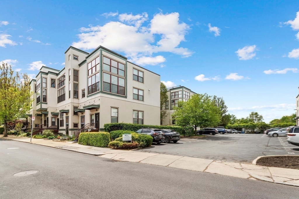 87 Brookside Ave, Jamaica Plain