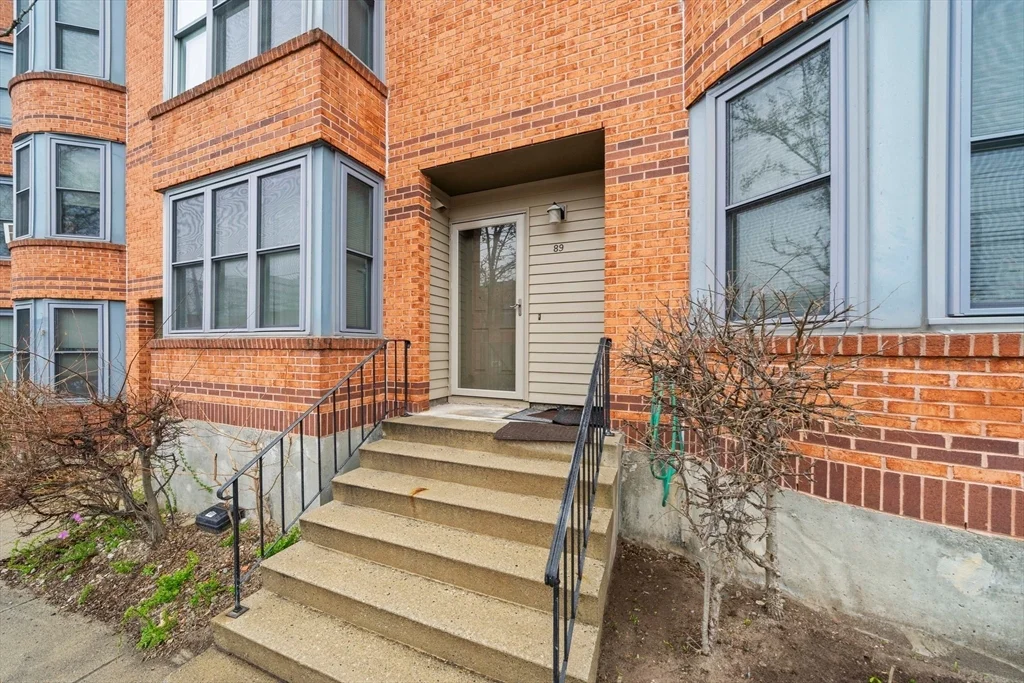 89 Lawn St, Mission Hill