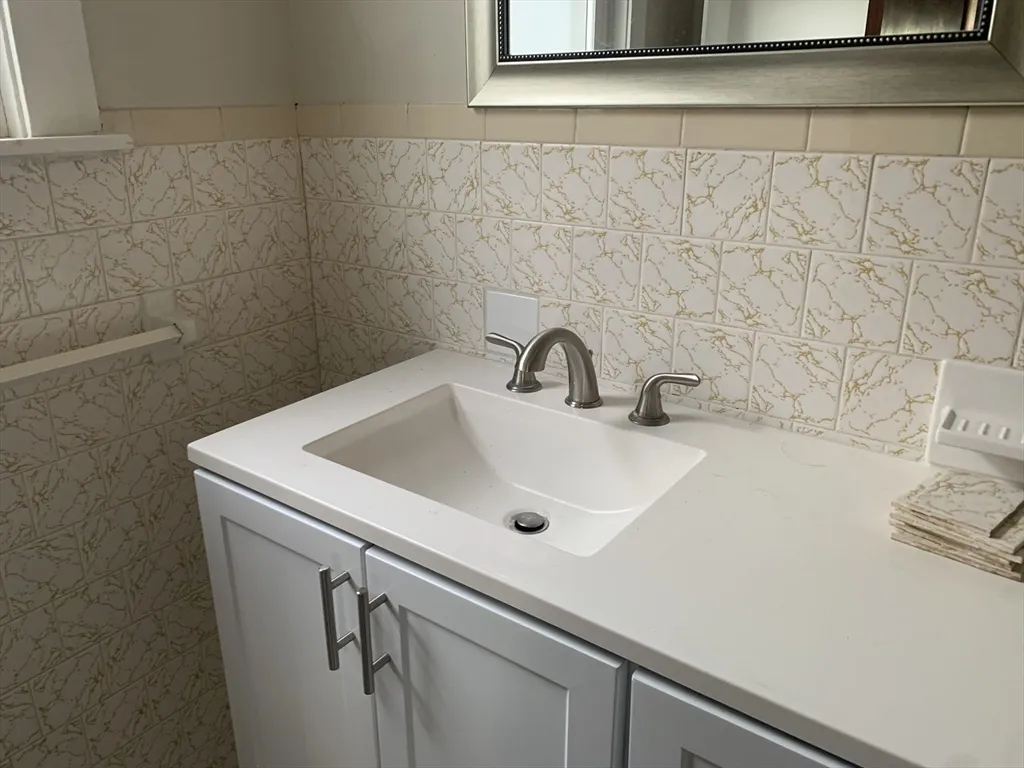 347 Lawton St, Fall River