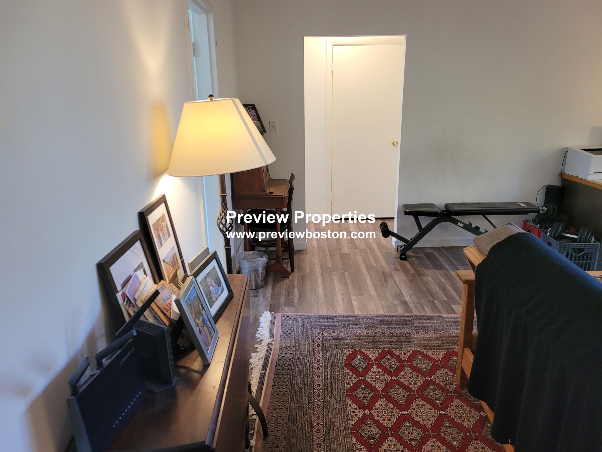 103 Lake Shore Rd, Oak Square