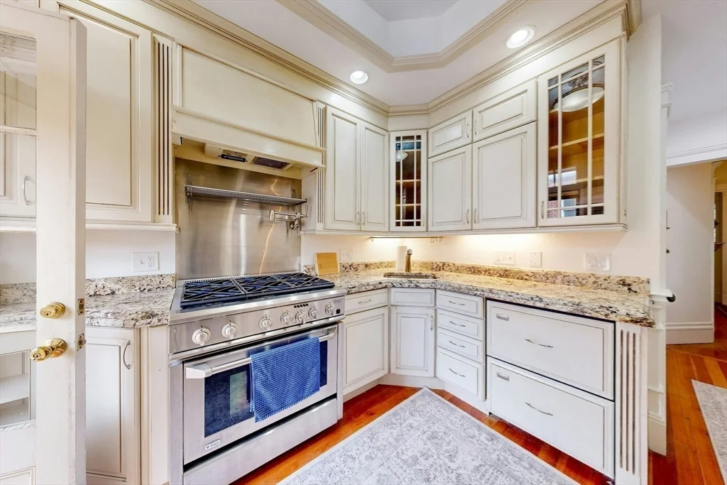 15 Garrison Rd, Brookline Hills