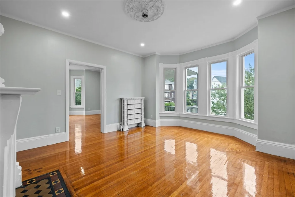 48 Hamilton Ave, Lynn