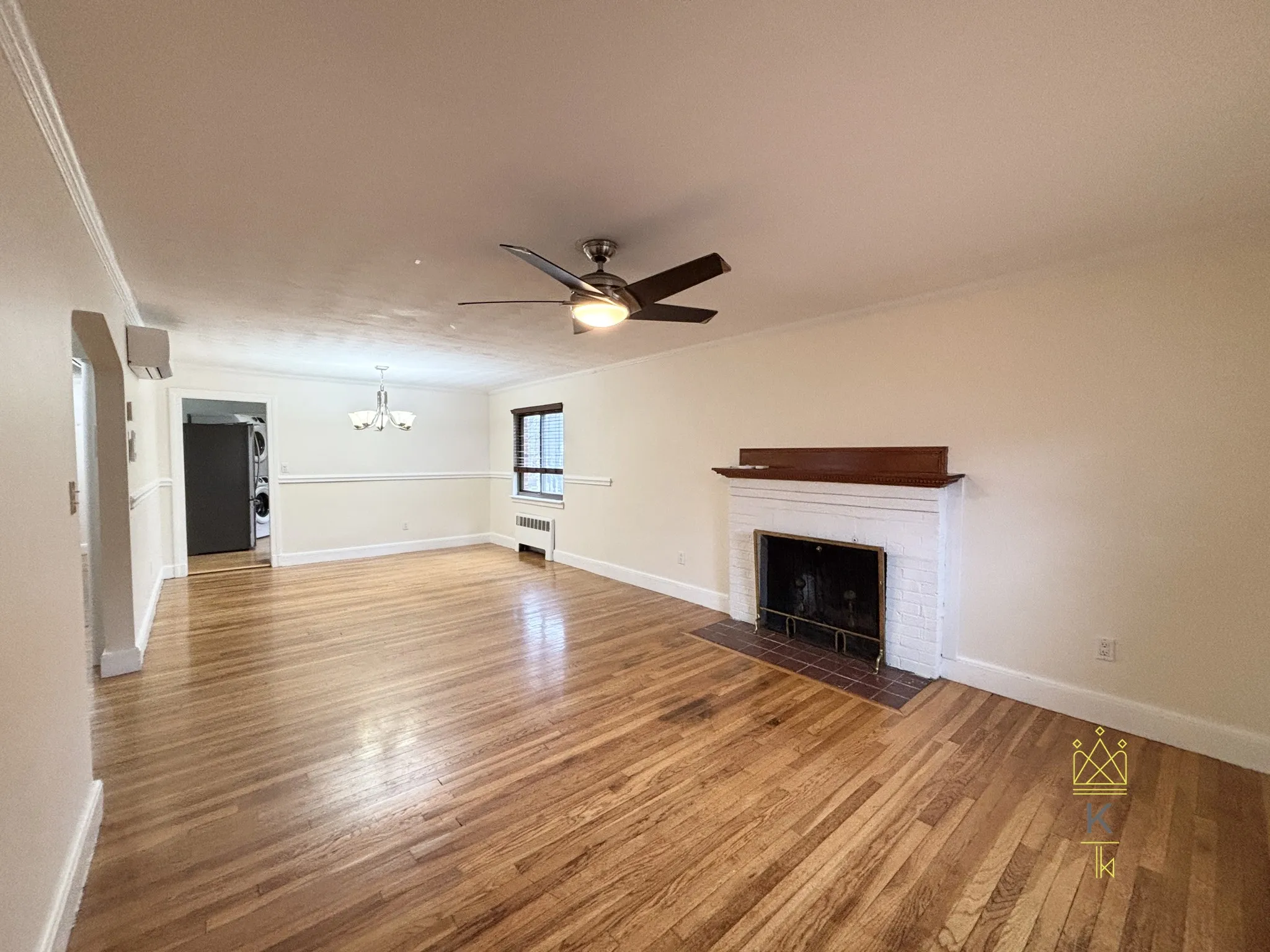 9 Reservoir Rd, Chestnut Hill