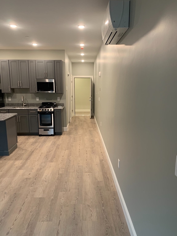 14 Yeamans St, Revere