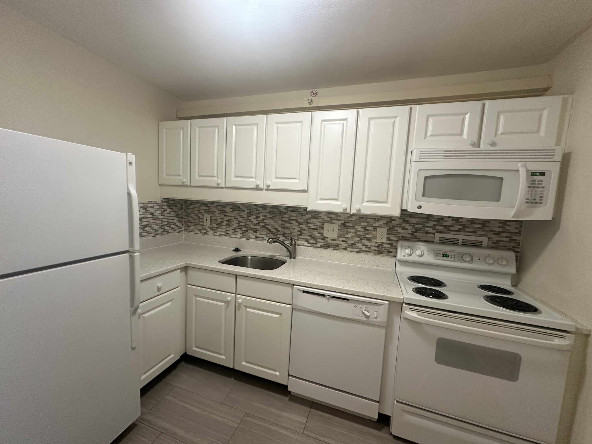 101 Monmouth Ct, Longwood