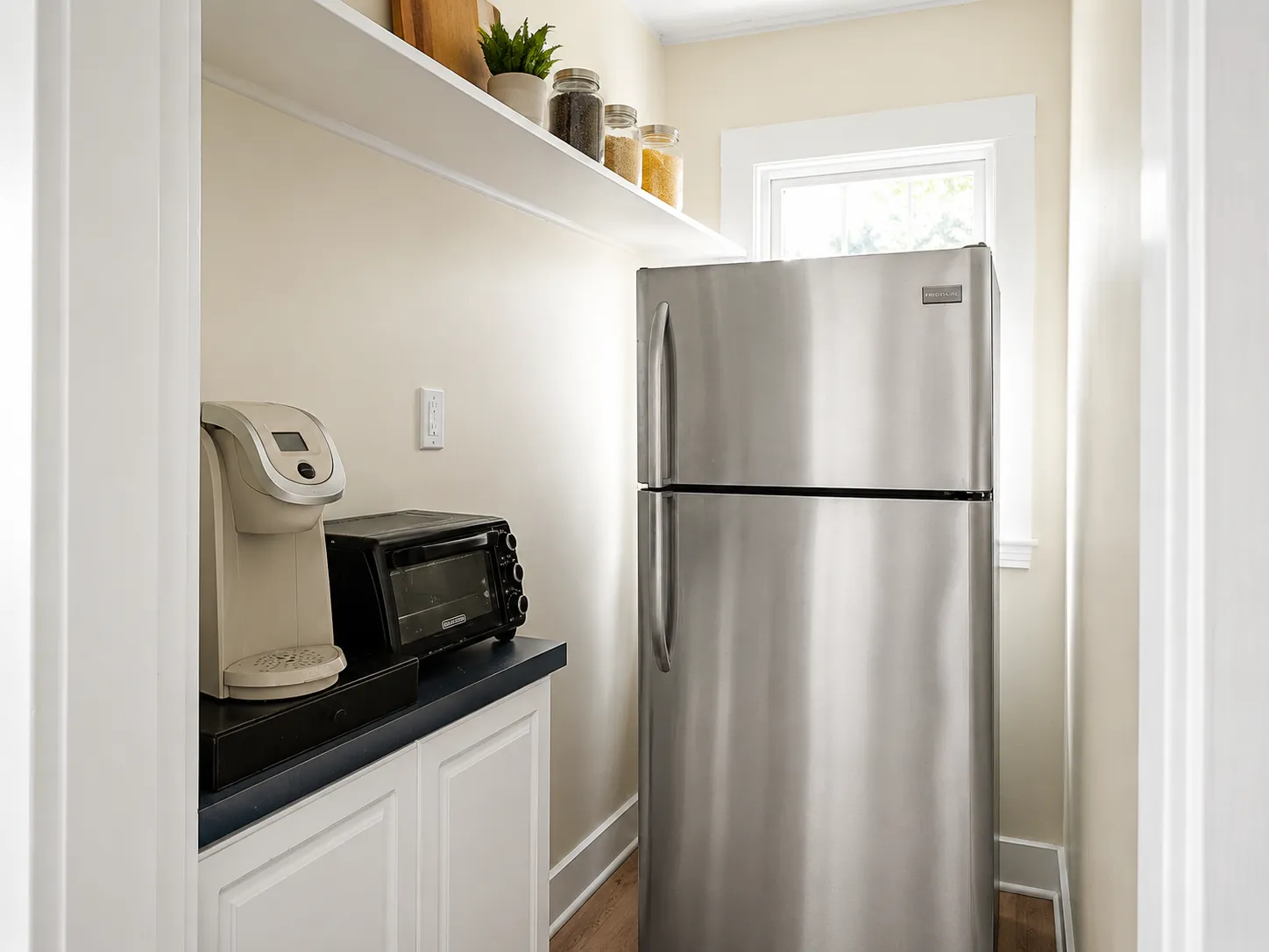 83 Parkton Rd, Jamaica Plain