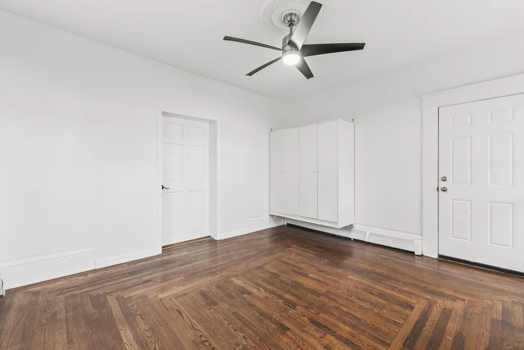 1142 Washington St, Whitman