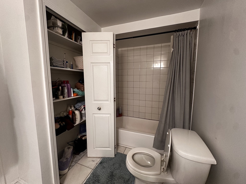 231 Charles St, East Cambridge