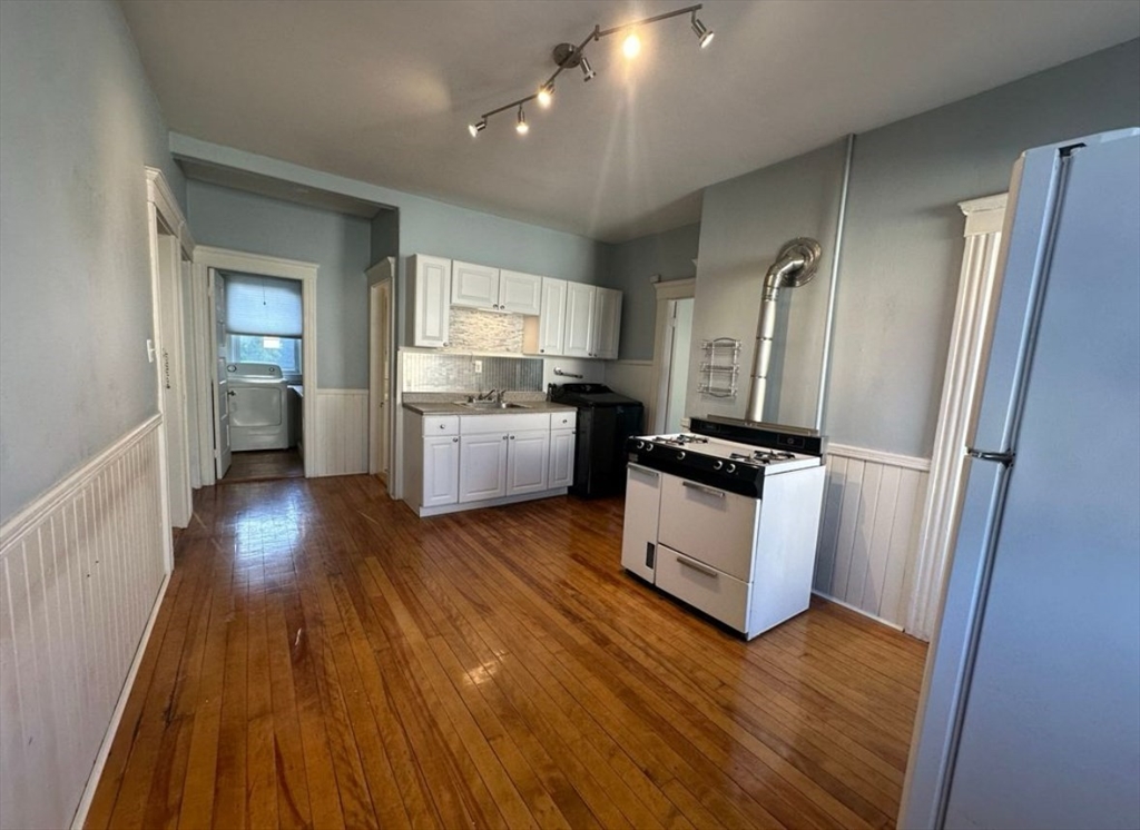 95 May St, West Side