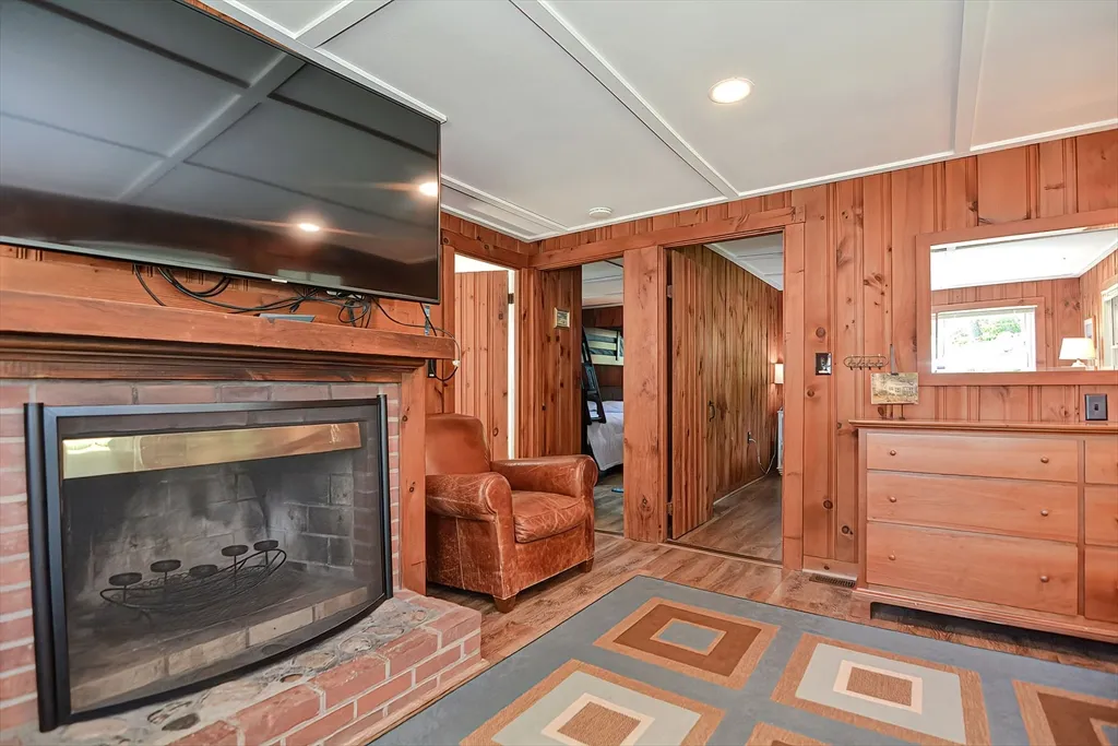 2 Saratoga, Long Beach