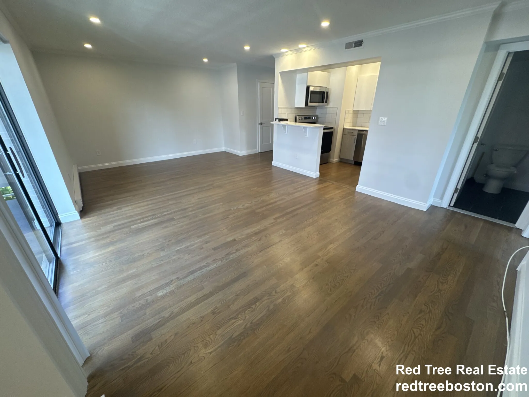 320 Hammond Pond Pkwa, Chestnut Hill