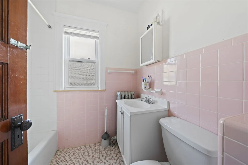 14 Stuart St, Everett