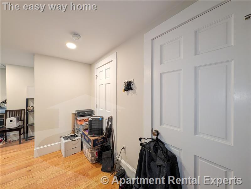 489 Main St, Magoun Square