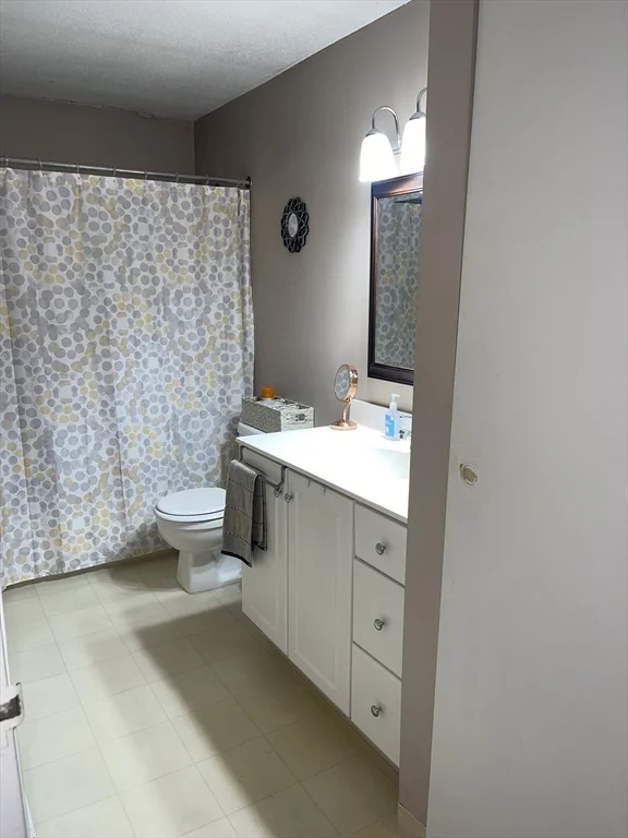 2 Village Hill Ln, West Natick