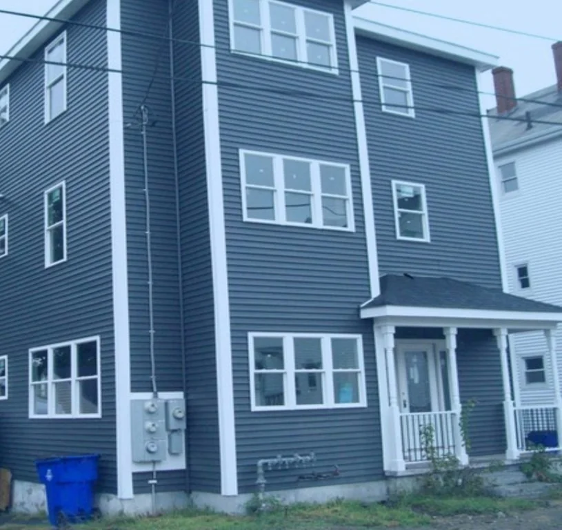 20 Meadow St, Fall River