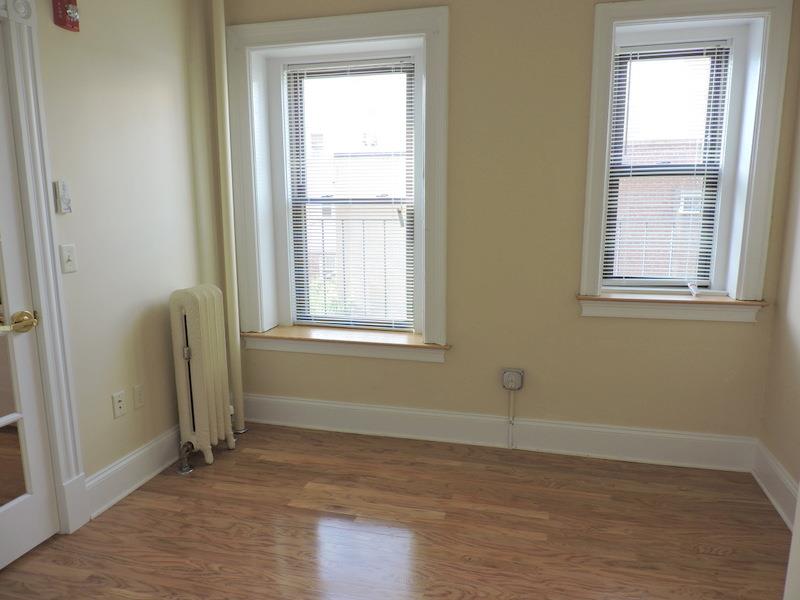 888 Massachusetts Ave, Riverside