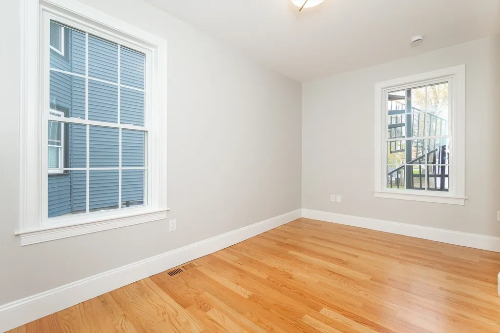 20 Sheridan Ave, Medford