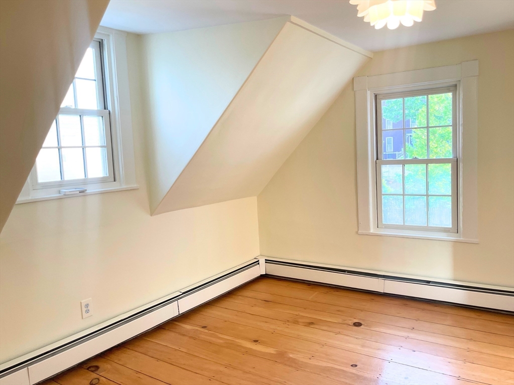 20 Pleasant St, Salem