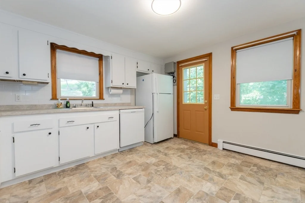 205 Hardy Pond Rd, Waltham