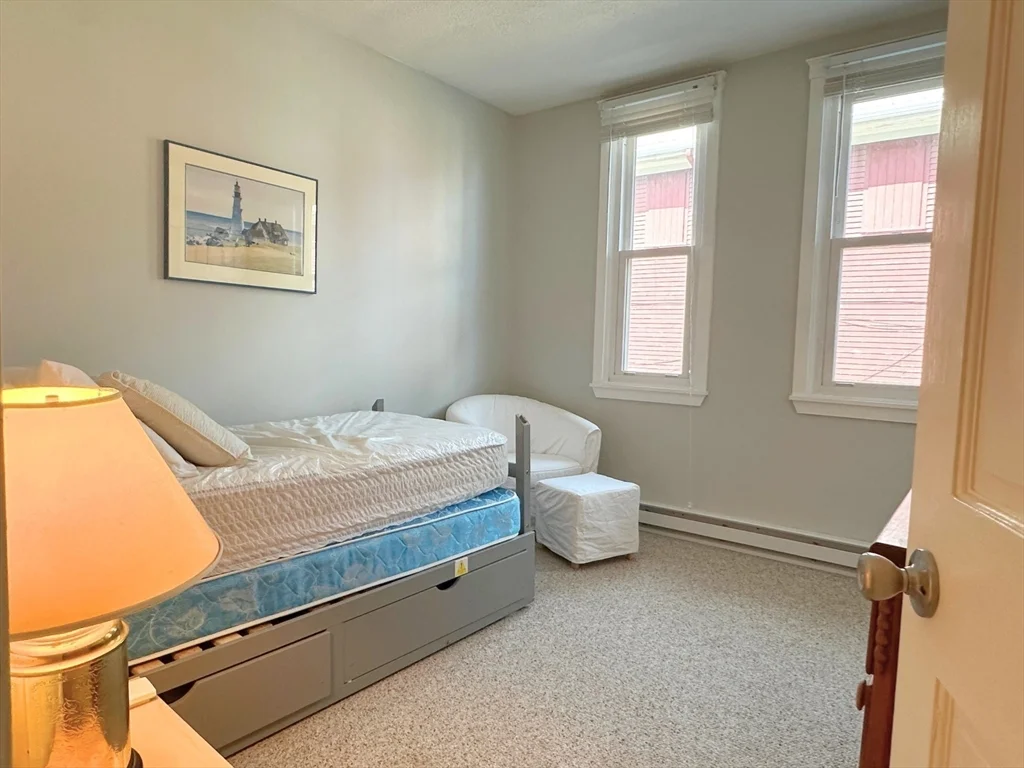 5 Pirate's Ln, East Gloucester