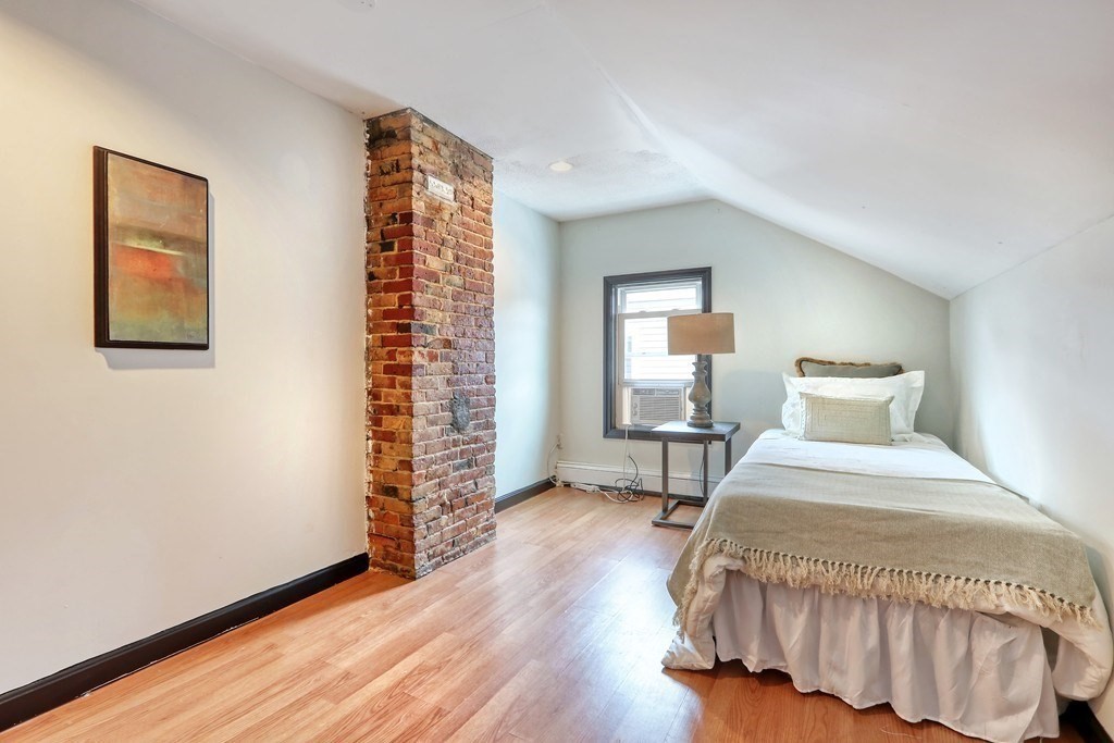 12 Jenkins St, South Boston