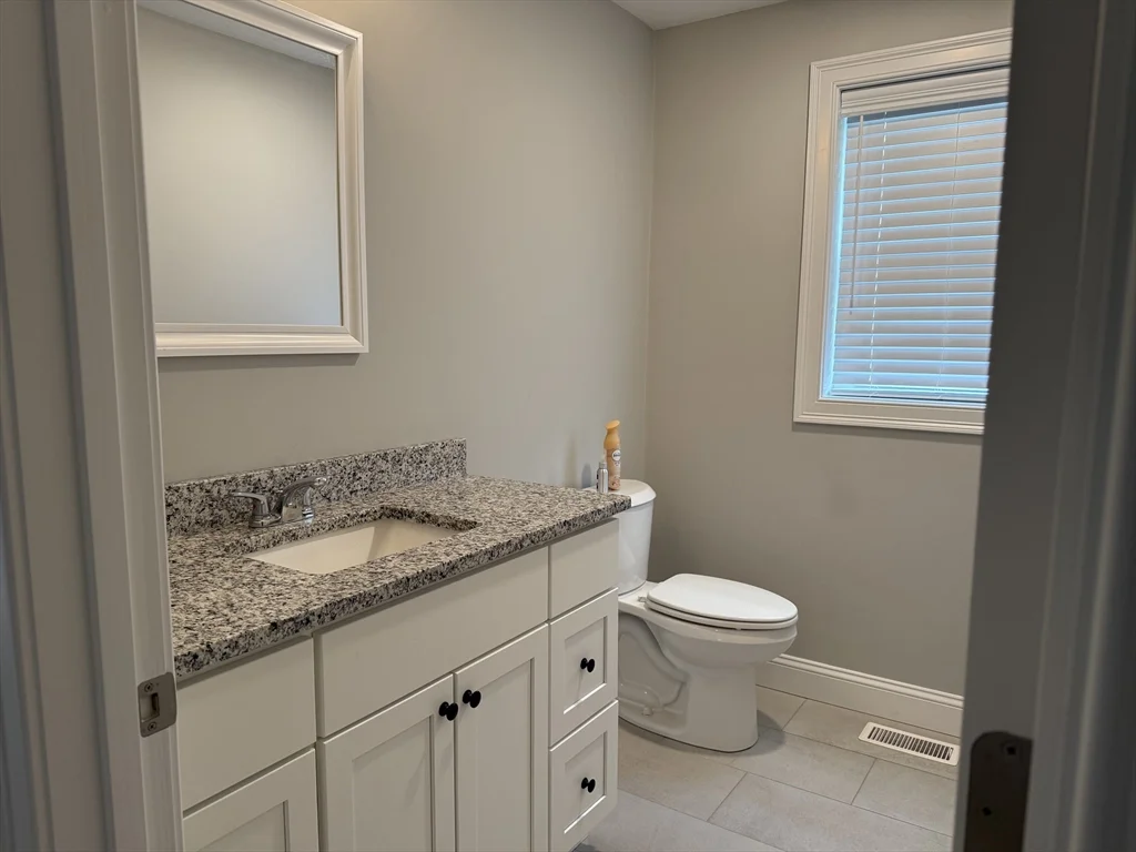 5 Pauline Way, Lakeville