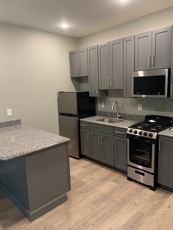 14 Yeamans St, Revere