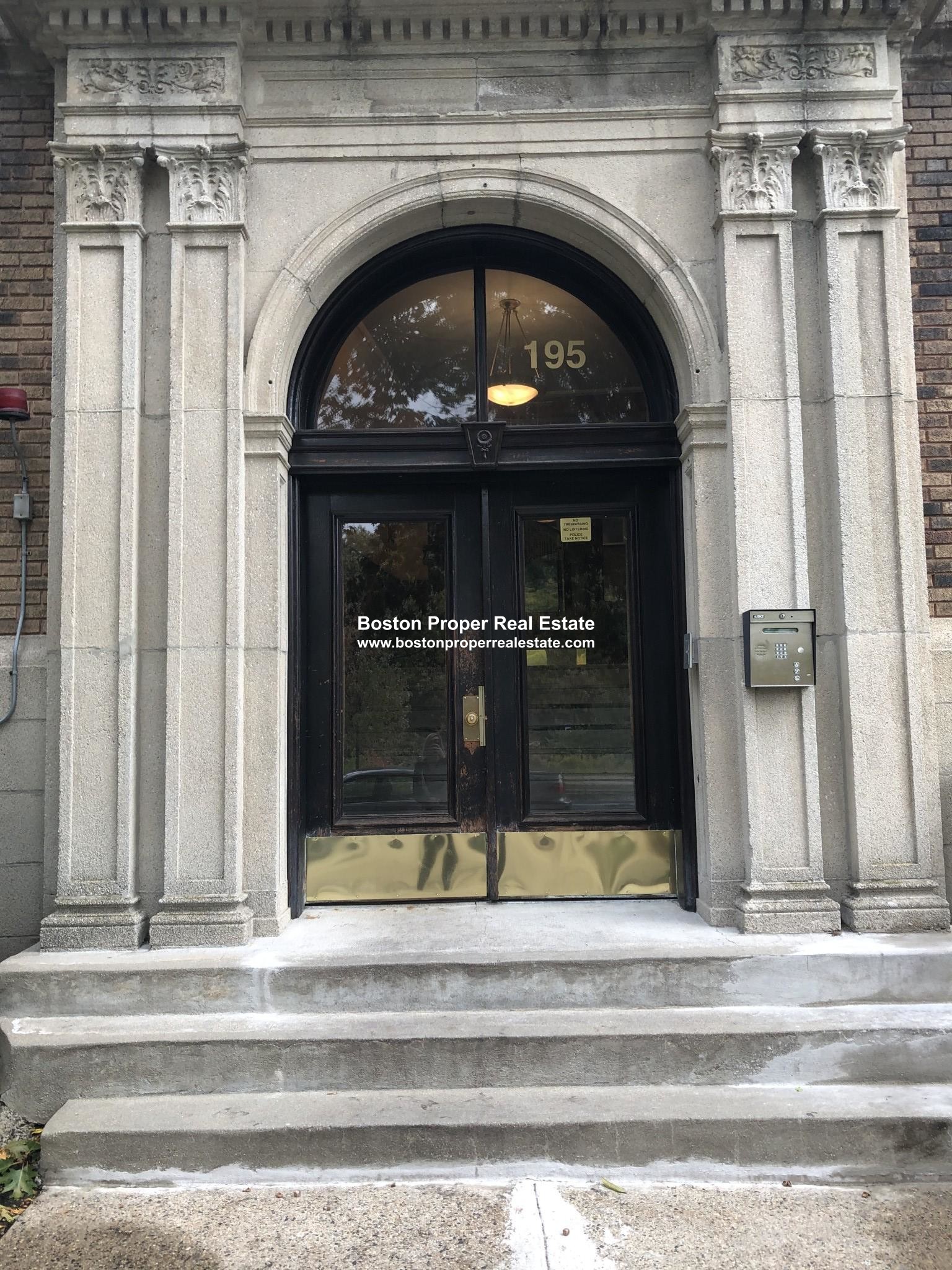 195 Park Dr, Fenway