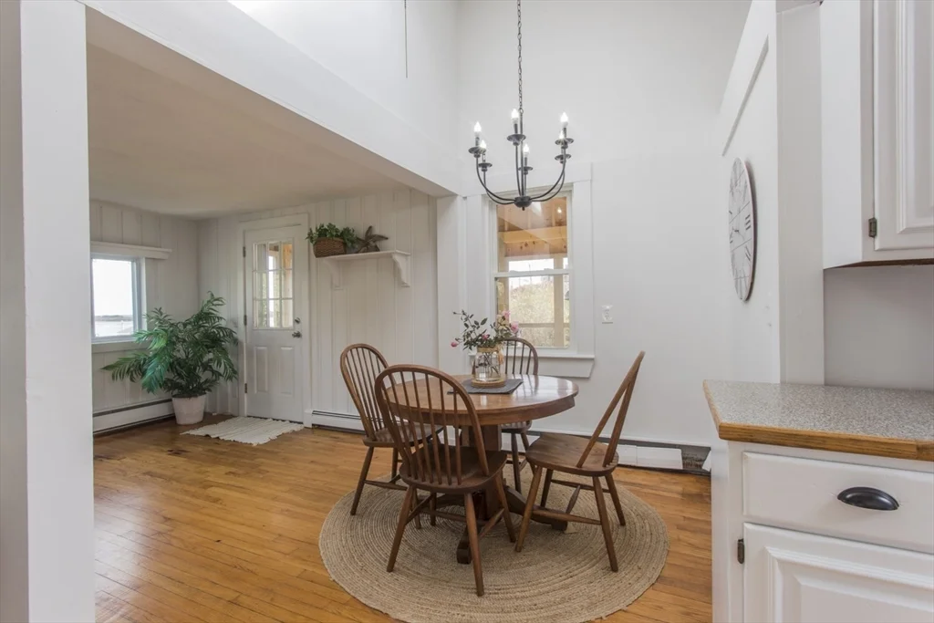 43 Bayview Rd, Great Neck