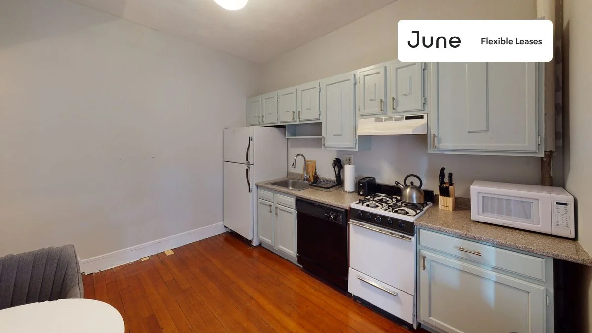 1905 Beacon St, Brookline