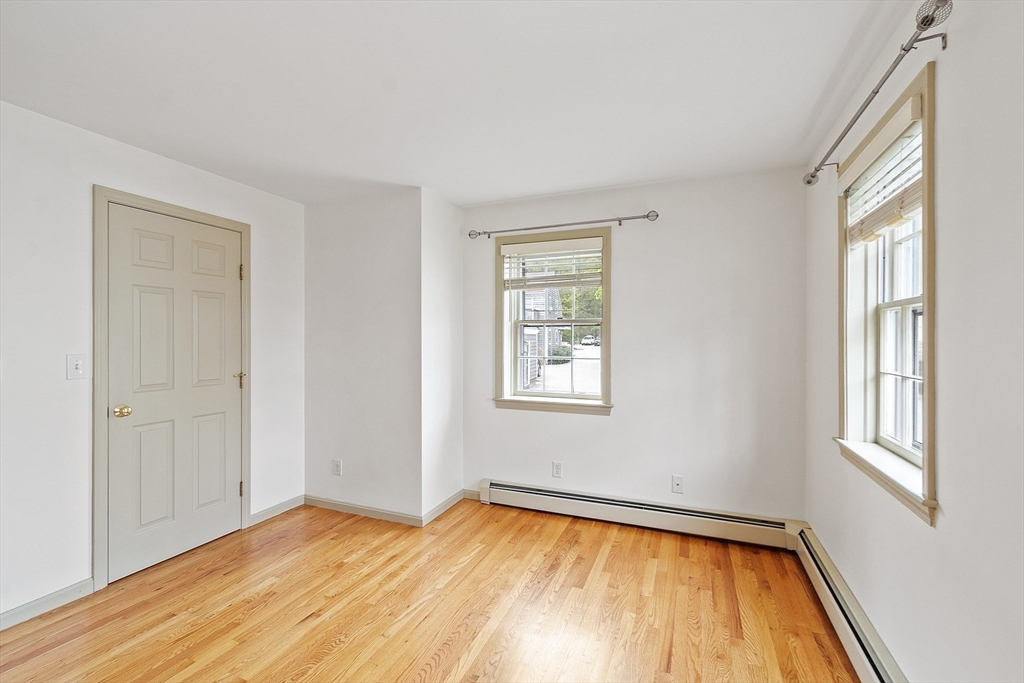 12 Morse Ct, Manchester