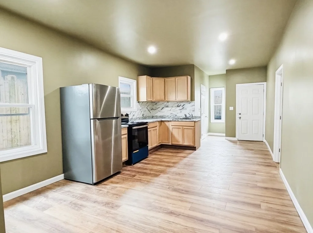 579 Bay St, Taunton