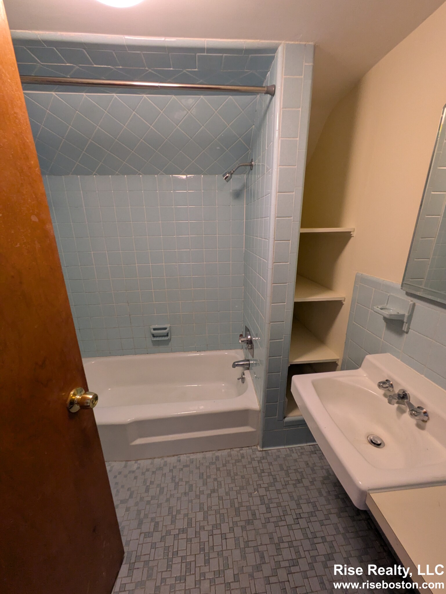 261 Lexington St, Watertown