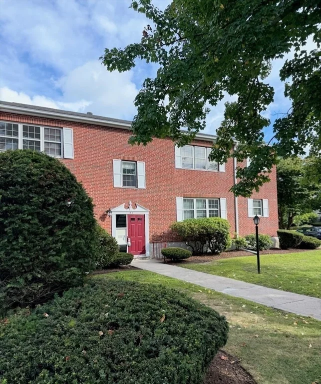 169 Lake Shore, Brighton